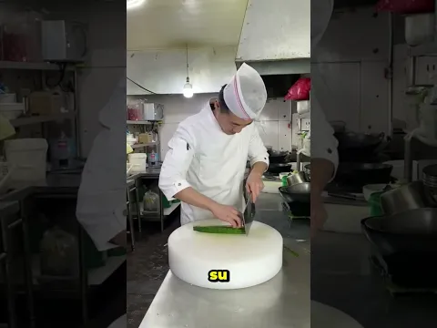 Este chef corta el pepino de una forma que parece imposible