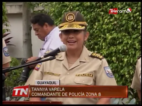 Entrega de implementos médicos a policías con discapacidad