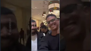 عندي في البيت محمد صلاح يكشف حيلة مشجع مصري حاول إقناعه بامتلاك قميصه الذي تأهلت به مصر 