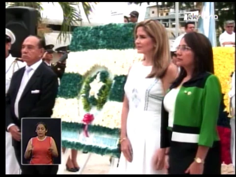 Colocación de ofrendas florares al busto de Francisco de Orellana