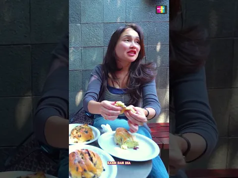 ROTI FAVORIT AYU TING TING KALAU KE BANDUNG!!!!