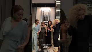 رقص مهناز افشار و دوستانش برای دیدن پیدیو های بیشتر بیاین تو کانال زیر Honarnewsofficial 