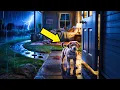 Download Lagu Semua Orang Tertidur Saat Badai — Tapi Anak Anjing Tahu Dia Hilang