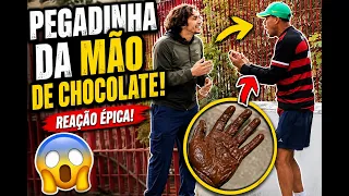 PEGADINHA DA MÃO DE CHOCOLATE 😂🍫 | Chocolate Hand Prank