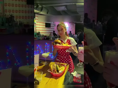 इस रेस्टोरेंट में खाना मांगोगे तो भगा देंगे 💀 | Unique Resturant In Japan |  #shorts