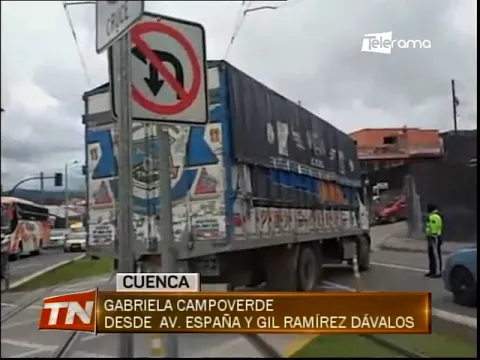 En horas pico se intensifica el caos vehicular por distribuidor de tráfico