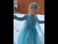 Video di Elsa’s first snow performance
