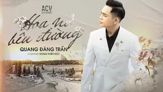 Hoa nở bên đường