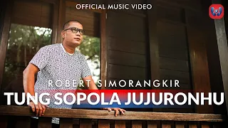 Download Robert Simorangkir - Tung Sopola Jujuronhu (Official Music Video) MP3