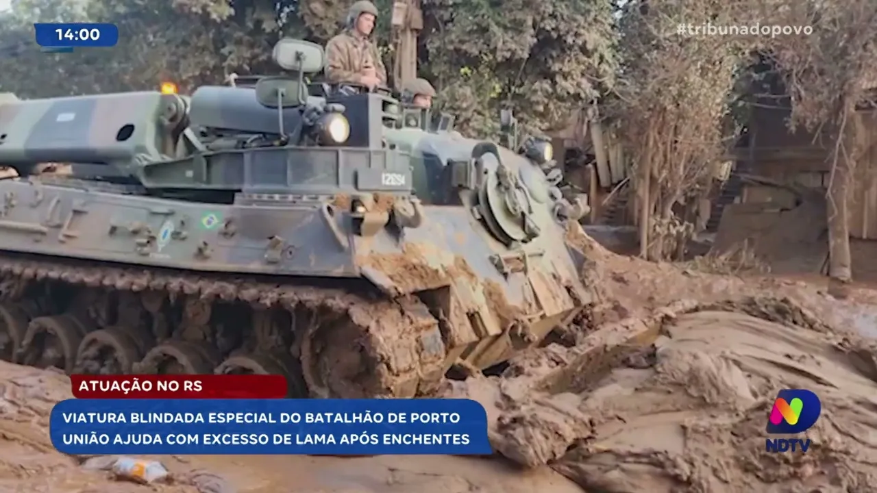 Forças armadas de SC usam viatura blindada para remover lama no RS