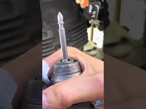 Зачем механики вкручивают саморезы в зубные щетки?