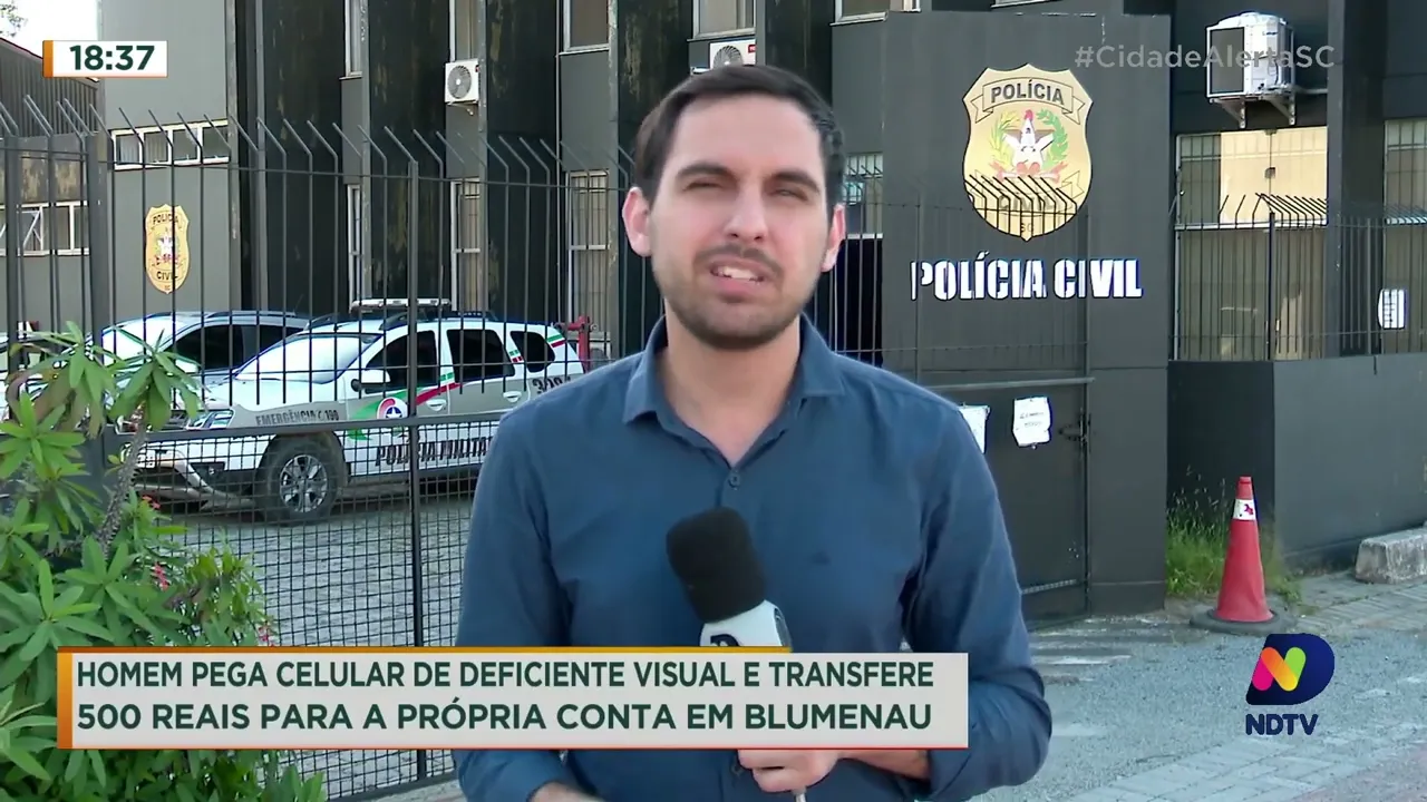 Homem pega celular de deficiente visual e transfere 500 reais para a própria conta em Blumenau