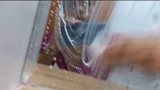 limpando o espelho do banheiro com sab o l quido 