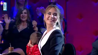 البوب ستار رامي عياش يؤدي أغنية  حلوين  على مسرح           برفقة ولديه دندنها