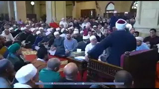 أضحك مع الشيخ علي جمعة يحرج أزهريين لم يكملوا درسه أقعد يا واد انت وهو واسمع الدرس لغاية الآخر 