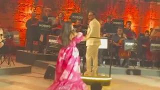 الفنانة المصرية  رحمة محسن تغني  يا وجعنا مع  نوردو على ركح مهرجان قرطاج دندنها