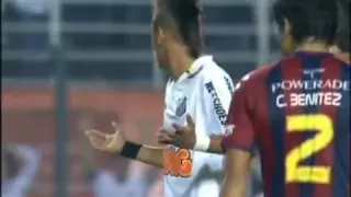 Neymar joga futebol 'diferente' dos outros 21 atletas de Santos e Cerro Porteño