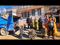 Download Lagu A merchant comes to the village and people buy from her
