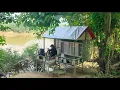 Download Lagu Membangun tempat berlindung di tepi sungai yang hangat dan nyaman camping di hutan