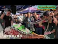 Download Lagu 中國廣東大集市，市民搶購鰐魚肉，現場火爆令人驚嘆，蛇肉大受歡迎，攤主徒手生剝活蛇，膽子真大；烏龜肉大量售賣，蠕動的蠶蛹油炸吃，烤乳鴿價格真低，街头牛杂香味扑鼻；豬脚飯，城市快餐真便宜/4k