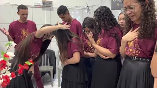 Jovens sendo cheios da presença de Deus 🙌🏻🔥🔥 pode morar aqui (Ruth Martins )