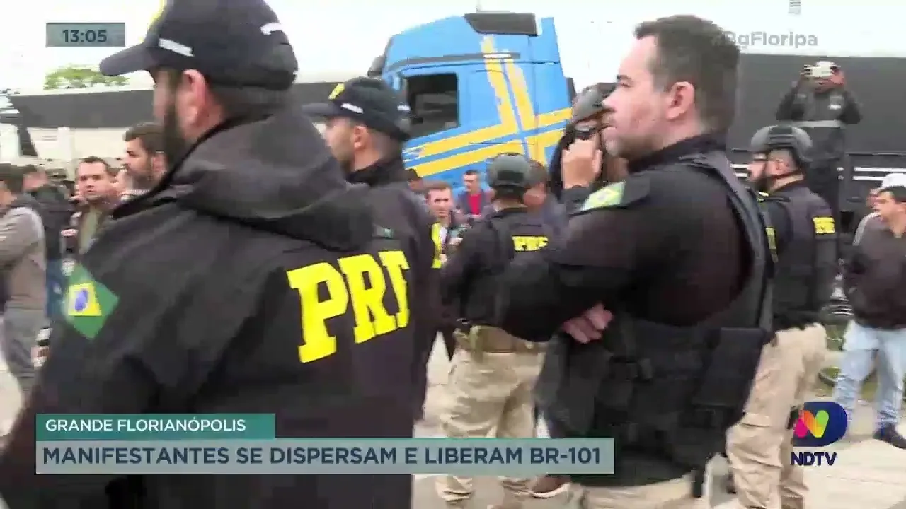 Manifestantes liberam a BR-101 na região de Palhoça na manhã desta quarta-feira