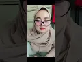 Lagu BUNDA CANTIK PAKAI KACAMATA LAGI DUDUK NYENDER DILEMARI, BIKIN TEGANG
