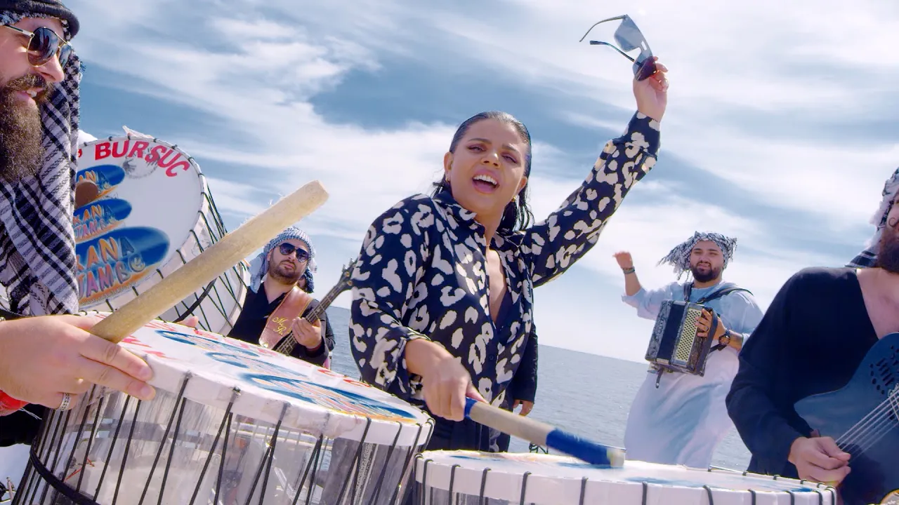 Laura Vass, Formatia Kana Jambe & Arabii lu Bursuc - La ora asta imi permit orice (Originala 2020)