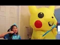 Download Lagu Wendy Pretend Play Morning Routine Brushing Teeth w/ Giant Pikachu Pokemon