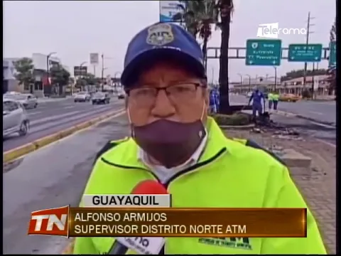 Una grúa se estrelló contra un poste en la av. Casuarina