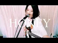Download Lagu ベースボーカルがL'Arc〜en〜Cielの「HONEY」を弾いて歌ってみた