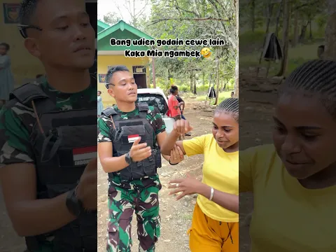 Bang udien suapin pinang ke cewe lain, Kaka Mia ngambek🤣 #fyp #papua #tni #semuaorang #pinang