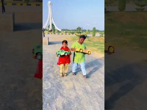 ya awaz kis ki chapal Sy AA rahe Hy ???😳😅