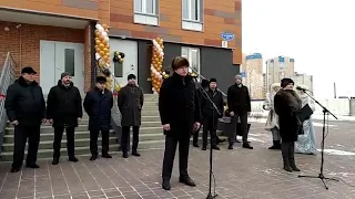 Губернатор Александр Бурков вручил ключи от квартир обманутым дольщикам на Левом берегу