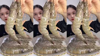 Freshy raw shrimp platter with soy sauce - 간장 소스를 곁들인 신선한 생새우 플래터