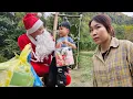 Lagu The little elephant was very surprised when Santa Claus came to give him presents