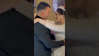 يا سبب فرحتي لفة العروسه حلوين ااوي 