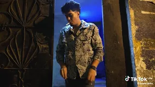 جزء من اغنيه مسجون واعر دندنها
