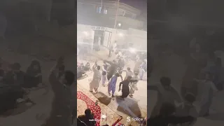 تیرندازی رو به رو خواننده وسط رقص بلوچی 