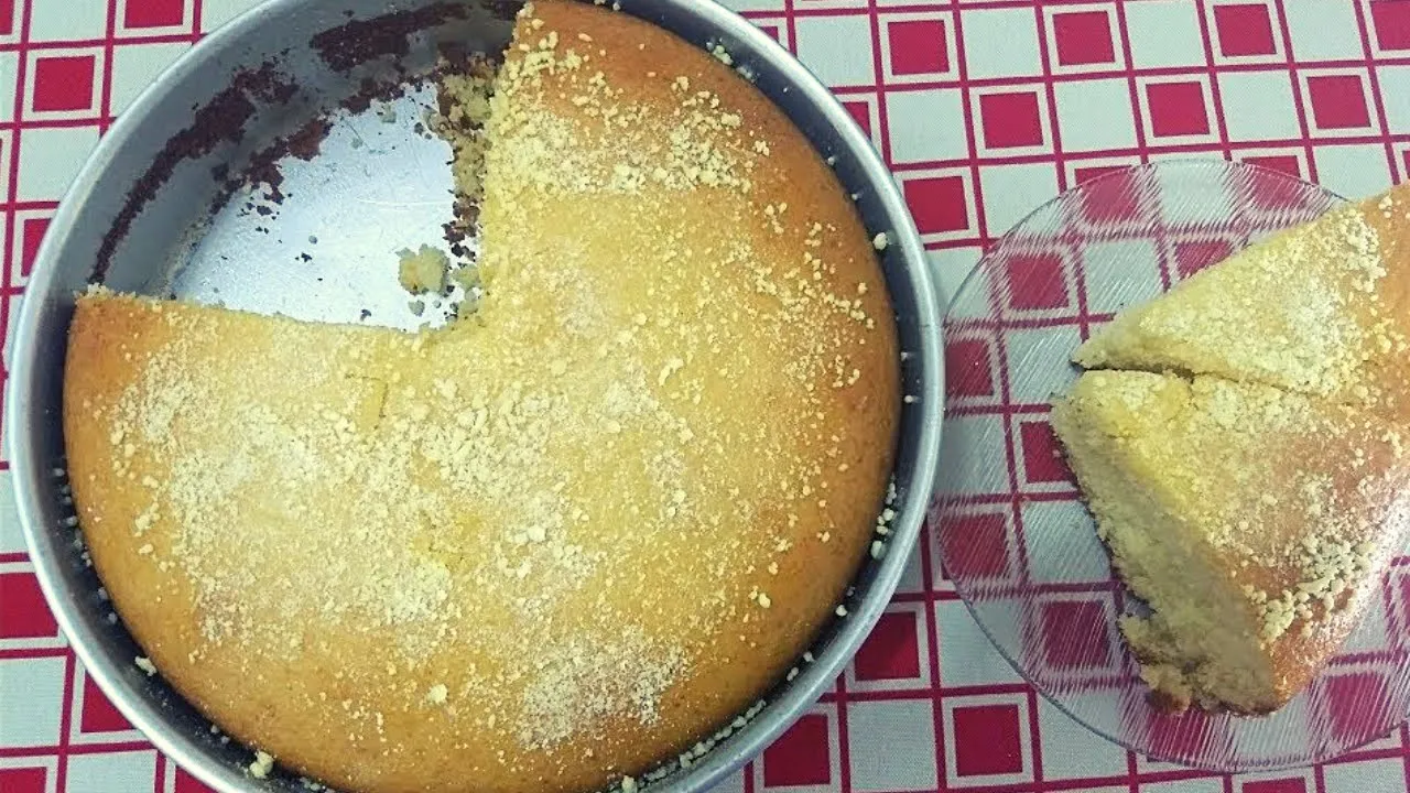 Pessoal, esse pãozinho de fubá pode ser feito na sanduicheira ou na frigideira. Fica com uma textura. 