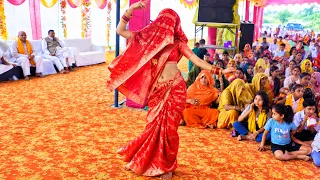 इटावा जिला में नई दुल्हन का बीच पंडाल में कमरतोड़ dance " Manjesh Shastri ji