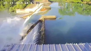 شاهد لحظة انهيار سد على نهر غوادلوب في تكساس  شاهد لحظة انهيار سد على نهر غوادلوب في تكساس