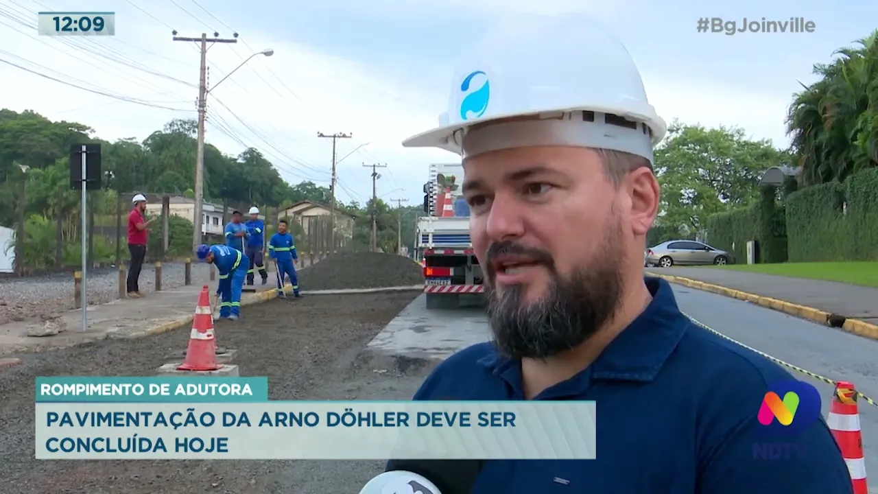 Rompimento de adutora: pavimentação da Arno Döhler deve ser concluída hoje