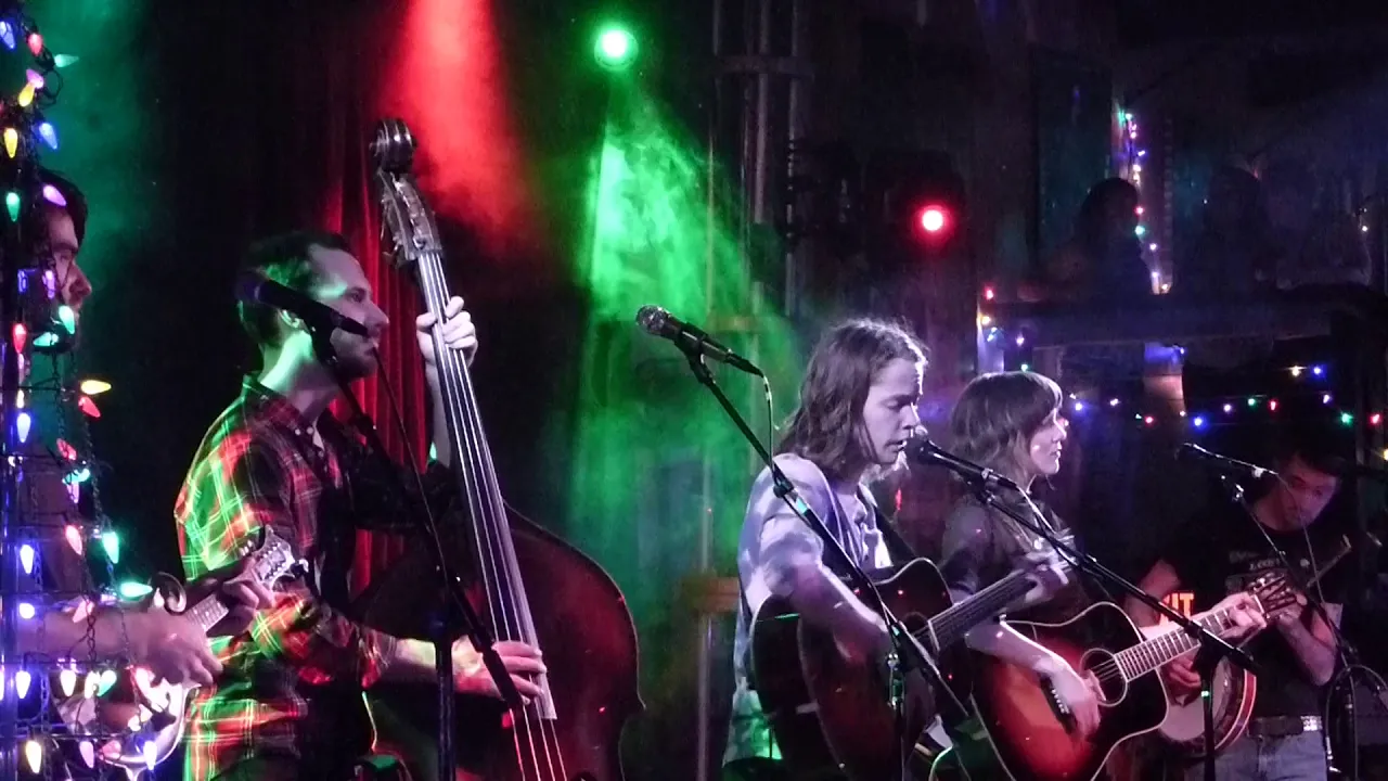 Billy Strings w Molly Tuttle "To Lay Me Down" part 1 of 2 Billy Strings w Molly Tuttle "To Lay Me Down" part 1 of 2