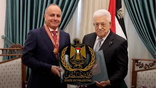 الرئيس عباس يقلد سفير جمهورية مصر العربية لدى فلسطين نجمة القدس من وسام القدس