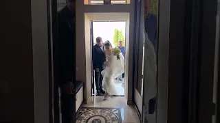 بس اريد اعرف العروس ليش تكسر الماعون يم باب البيت    دندنها