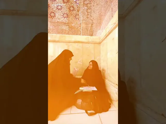 ⁣مركز القران الكريم -في العتبة الكاظمية المقدسة يهدي كتاب الله إلى الزائرين الكرام بهذا اليوم المبارك