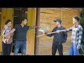 Download Lagu Jon helps Huong escape from the harassment of two gangsters.