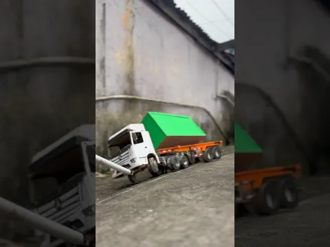 Menghindari jalan berlubang, Box Truk Kontainer Terguling 😱