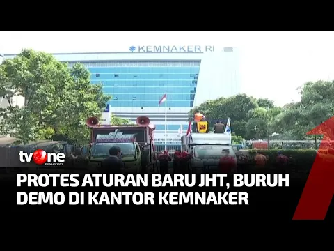 Aksi Buruh Suarakan Protes Aturan Baru JHT di Kantor Kemnaker